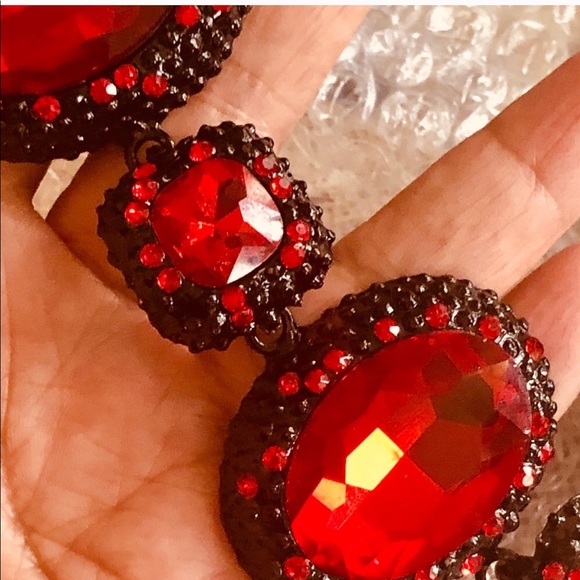 Red Neclace - Picture 5 of 6